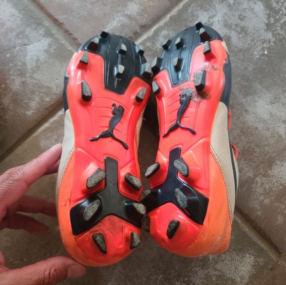 Puma evopower firm ground cleats. Size 7 - Picture 6 of 6